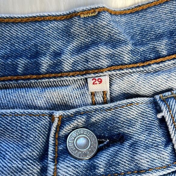 Levi’s High Rise Wedgie Fit Shorts - Picture 4 of 8